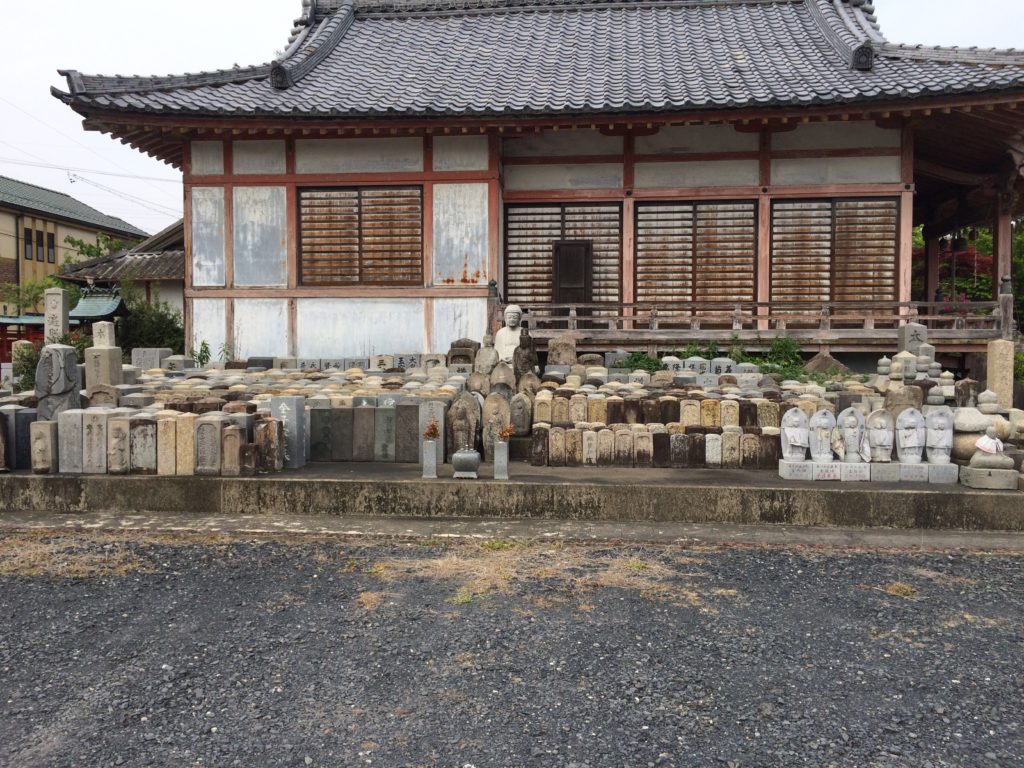 無縁塚